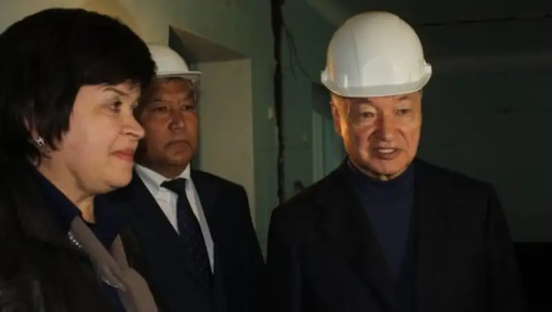 Аким ВКО посетил районную больницу