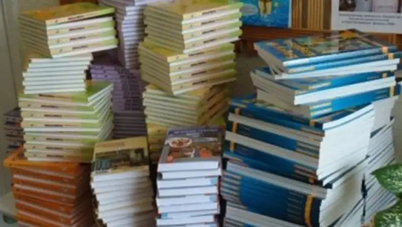 Ученики шымкентской средней школы № 127 до сих пор не обеспечены учебниками