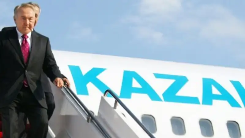 Н.Назарбаев прибыл в Самарканд почтить память И.Каримова