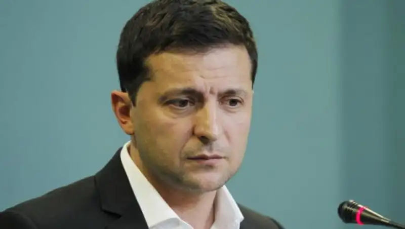 Зеленский опроверг информацию о первом интервью российскому телевидению