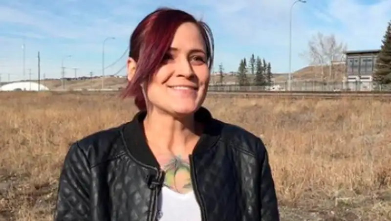 Канадскую проводницу уволили за сексуальные позы на рельсах