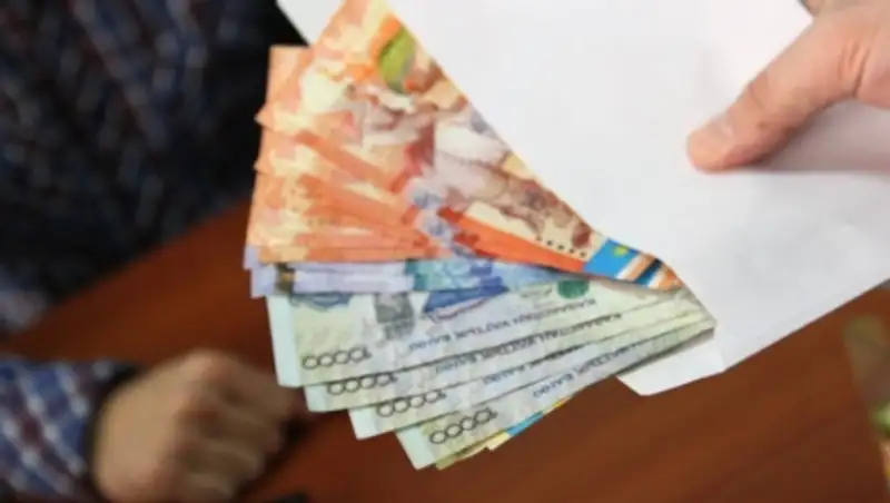 В ВКО мужчина заплатит Т19 млн. за попытку «спасти» жениха дочери от увольнения