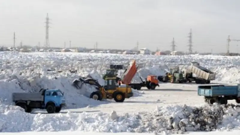 Из Астаны за зиму вывезено около 3 млн кубометров снега