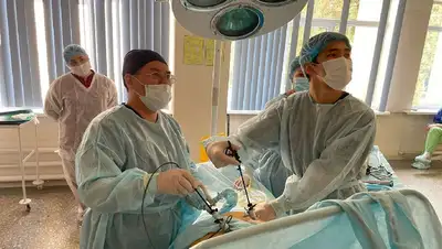 Алматы, ГКБ №1, камни, пенсионерка, операция, успешная, фото - Новости Zakon.kz от 20.05.2022 10:58