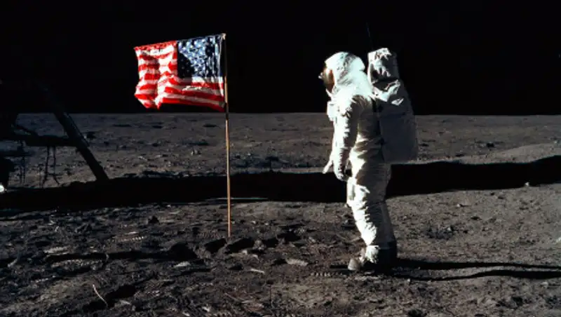 Трамп дал указание NASA любыми средствами отправить людей на Луну