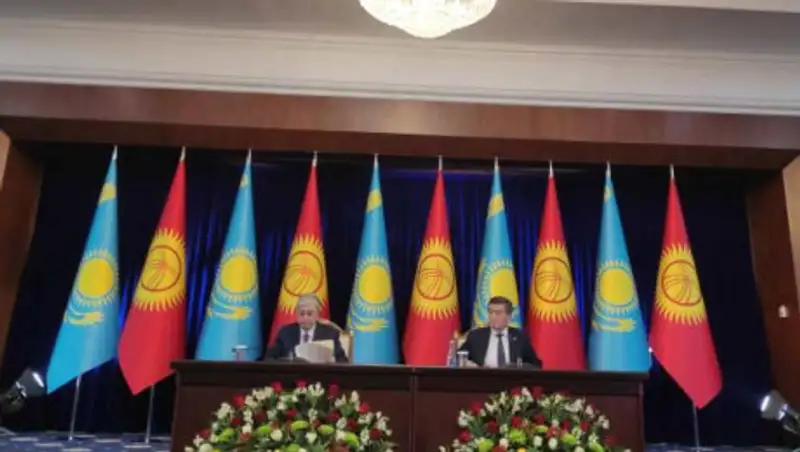 Казахстан и Кыргызстан подписали соглашение о реконструкции пограничного пункта пропуска