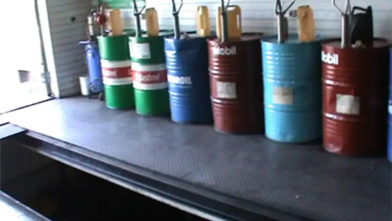 В Алматы обнаружен контрафакт моторного и трансмиссионного масла