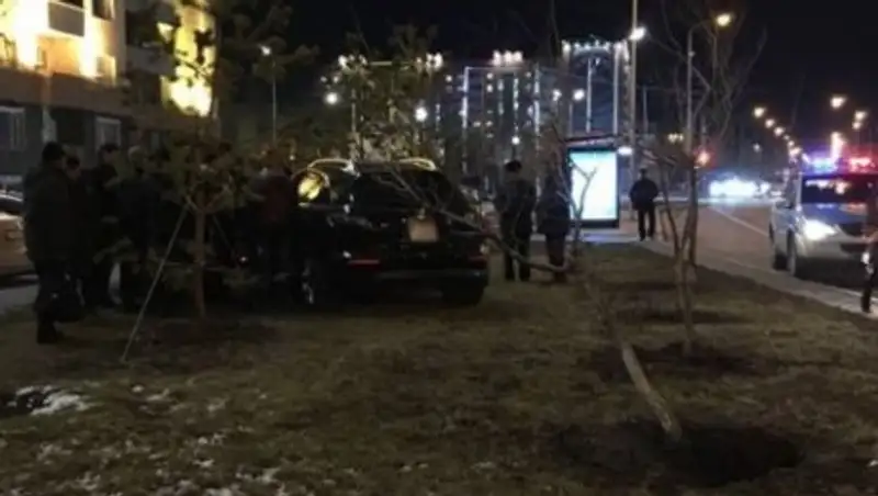 Девушка, которую на тротуаре в Астане сбил внедорожник, до сих пор в реанимации