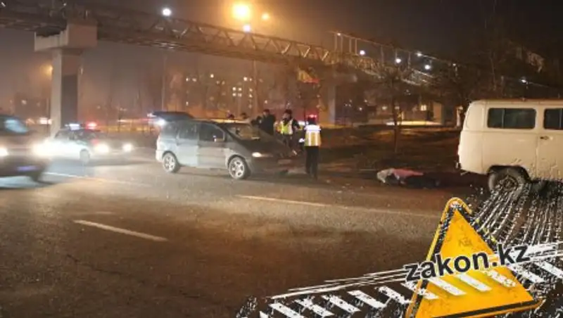 В Алматы пешехода сбили насмерть под надземным переходом