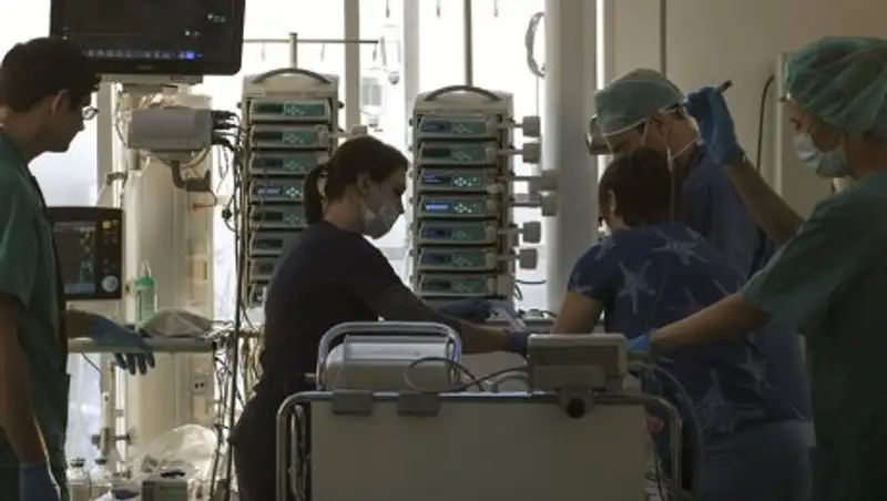 Потерявшая ноги в ДТП с тепловозом девочка находится в тяжелом состоянии