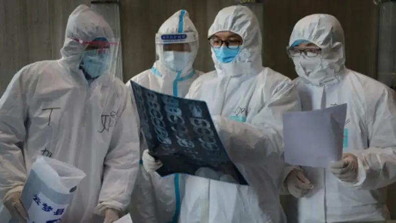 Число жертв коронавируса в Китае достигло 2912 человек