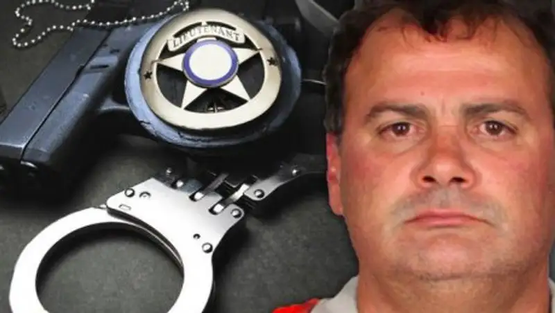 Малолетняя жертва насилия стала полицейским и отомстила обидчику