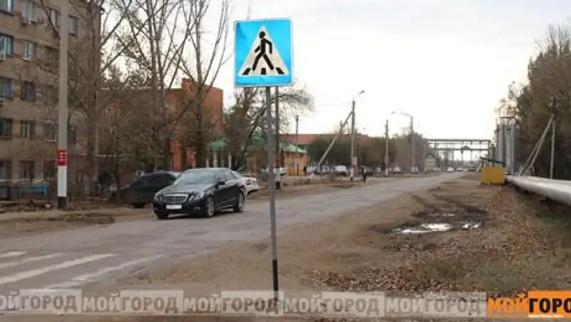 В Уральске неизвестные разлили ртуть на проезжей части