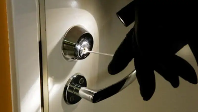 Заходят и воруют: в Алматы одни и те же места обворовали несколько раз