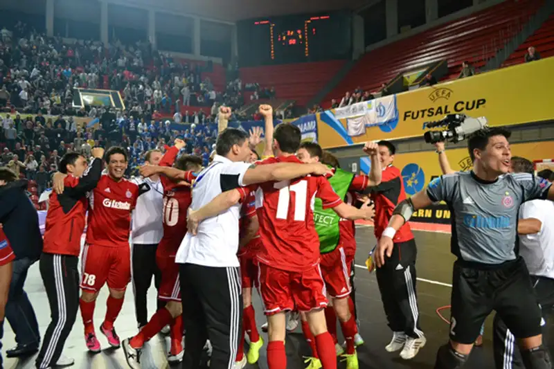 МФК «Кайрат» впервые выиграл кубок УЕФА по футзалу, фото - Новости Zakon.kz от 29.04.2013 14:51