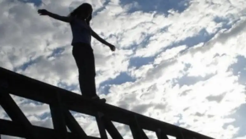 "Я смотрел ей в глаза" - полицейский предотвратил попытку суицида в ВКО