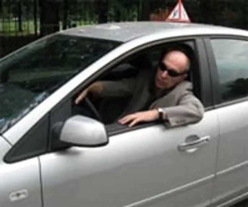 Водительские права новичкам в Казахстане будут выдаваться поэтапно