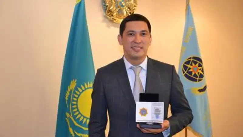 Спасение ребенка из горящей квартиры в Нур-Султане попало на видео