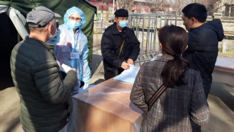 В Алматы обнаружили 29 случаев заражения коронавирусом