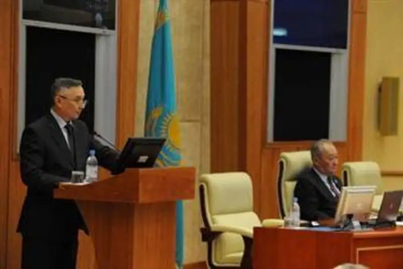 В Мажилисе под председательством У. Мухамеджанова состоялось пленарное заседание Палаты, фото - Новости Zakon.kz от 15.04.2010 15:32