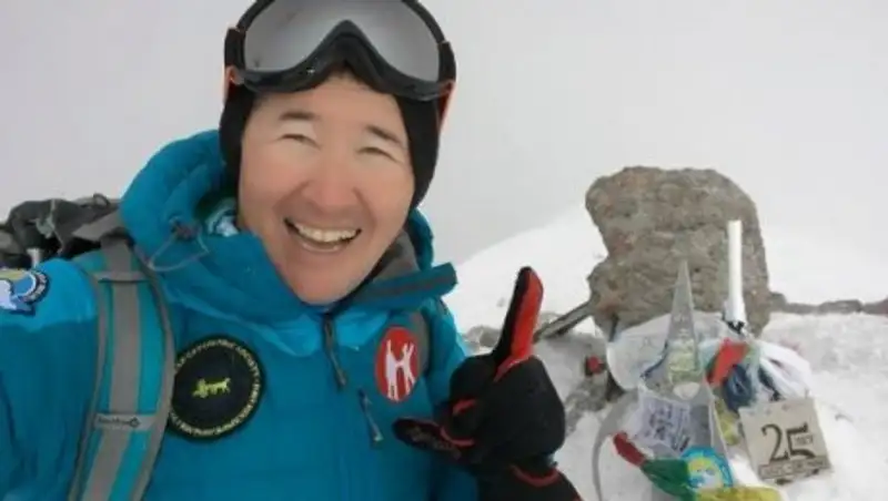 Казахстанец покорил вершину горы Эльбрус