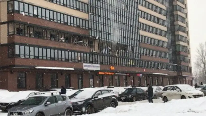В многоэтажке Петербурга прогремел взрыв