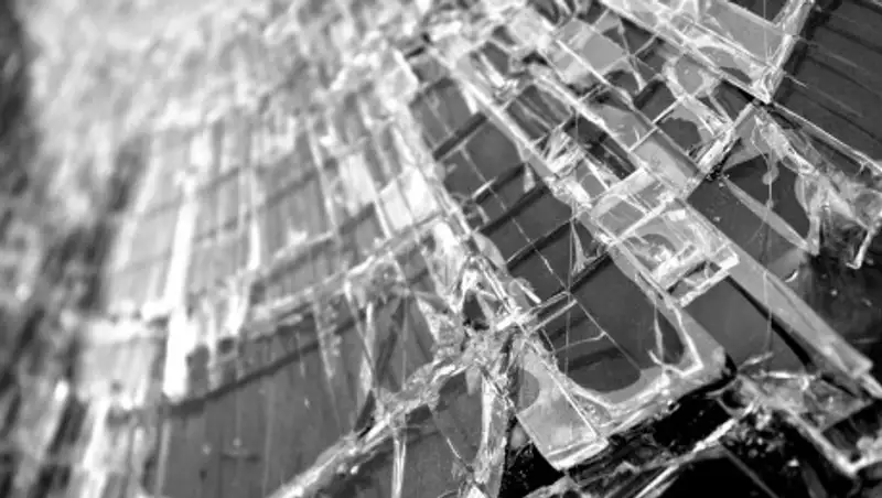 Байкер пострадал из-за невнимательности водителя авто в Алматы