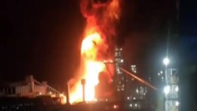 Мощный взрыв прогремел на заводе в Иране