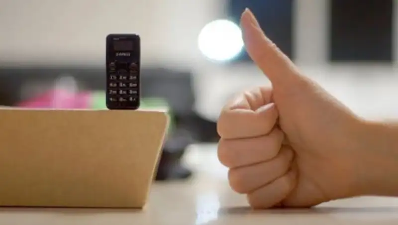 Представлен самый маленький телефон в мире