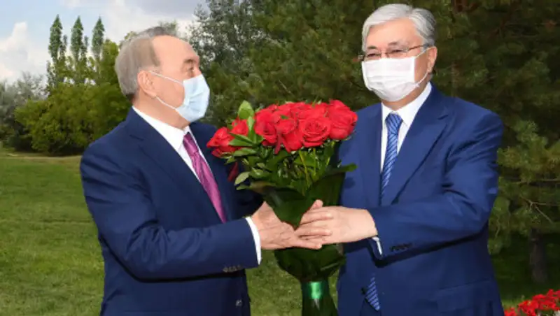 Токаев поздравил Елбасы с юбилеем