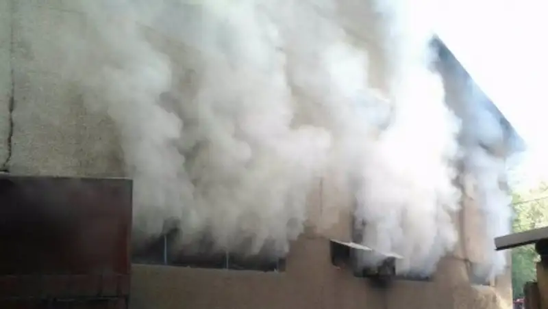 В Алматы потушен пожар в цеху