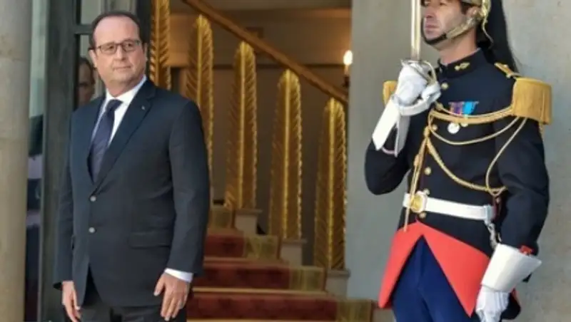 Олланд объявил трехдневный траур во Франции