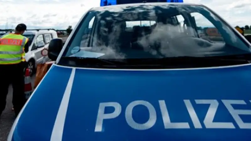 В Германии мужчина перерезал горло двухлетней дочери