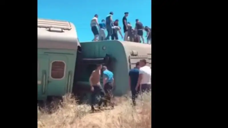 Названа предварительная причина схода поезда в Жамбылской области