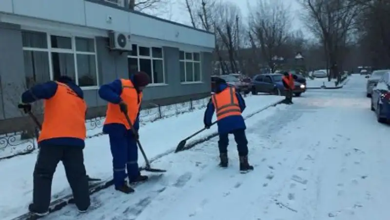 Из-за снегопада столичные коммунальщики работают в усиленном режиме