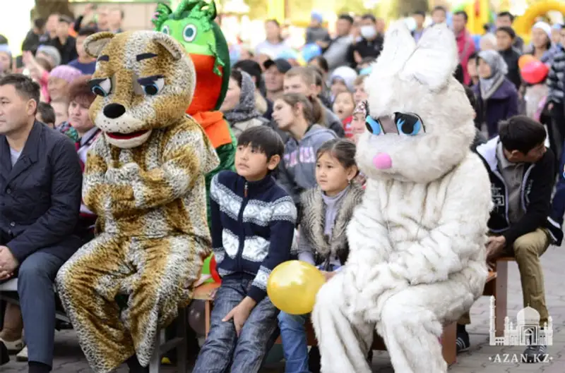 В Центральной мечети Алматы прошел Курбан-айт для детей В Центральной мечети Алматы прошел Курбан-айт для детей, фото - Новости Zakon.kz от 17.10.2013 21:23