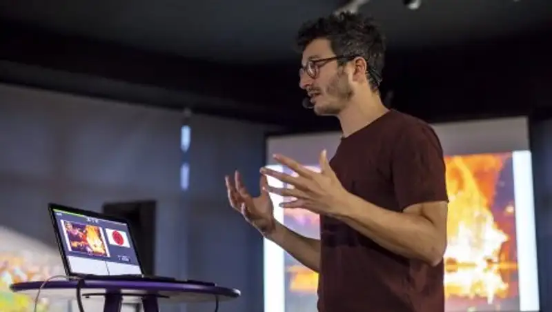 Кто придумал и построил огромную белку в Алматы