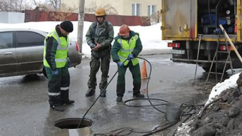 Женщина упала в канализацию и нашла пропавшего мальчика