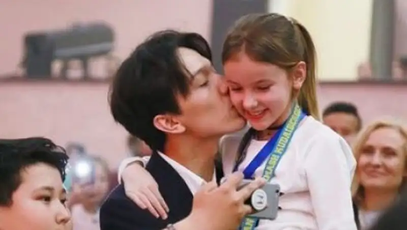 Данэлия Тулешова встретилась с Димашем Кудайбергеном