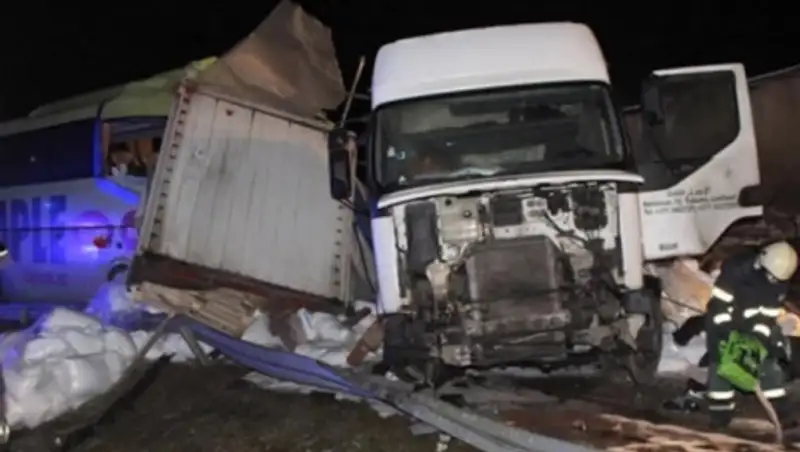 ДТП в Эстонии: фура врезалась в автобус