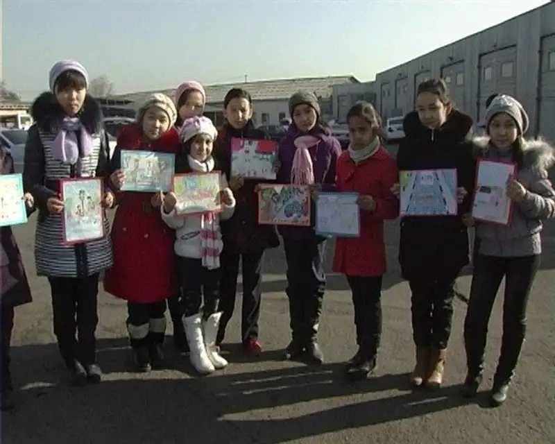 Школьники Алматы призвали водителей к безопасности дорожного движения, фото - Новости Zakon.kz от 16.11.2013 21:29