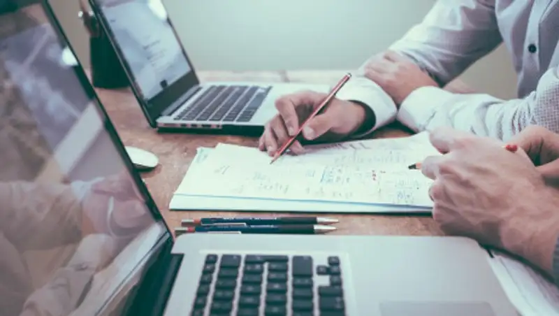 Как синий свет влияет на глаза