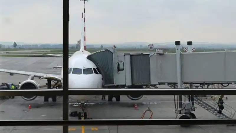 Назарбаев подписал закон о преступлениях на самолетах