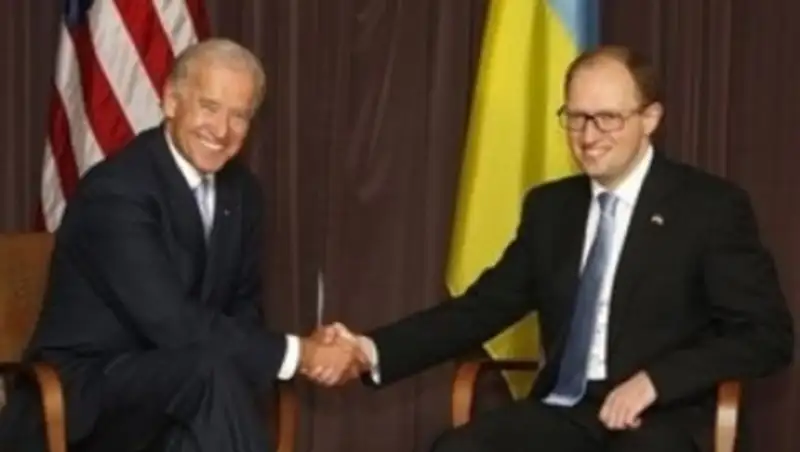 Яценюк обсудил с Байденом финансовую помощь Украине