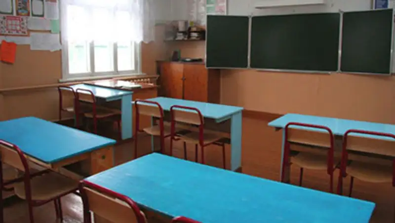 А.Мусаханов: Проблему 17 аварийных школ полностью решим в 2014 году