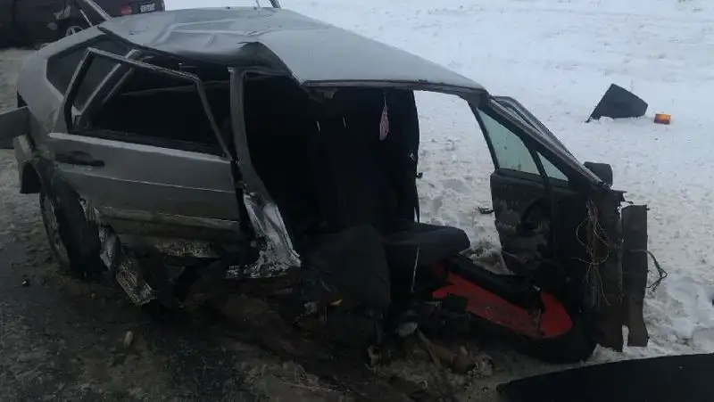 ВАЗ разорвало на части в Актюбинской области – двое пострадали