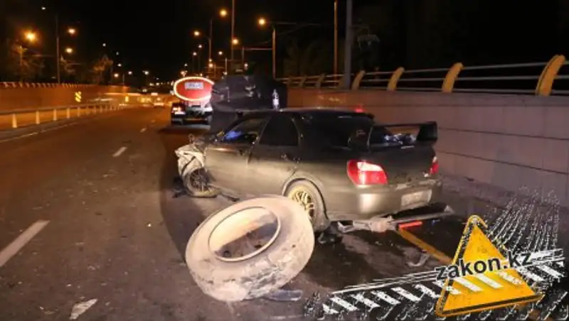 Предположительно пьяный водитель Subaru спровоцировал ДТП в Алматы