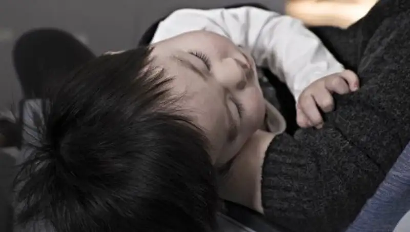 Пьяный отец больного ребенка в Павлодаре напал на врачей скорой помощи