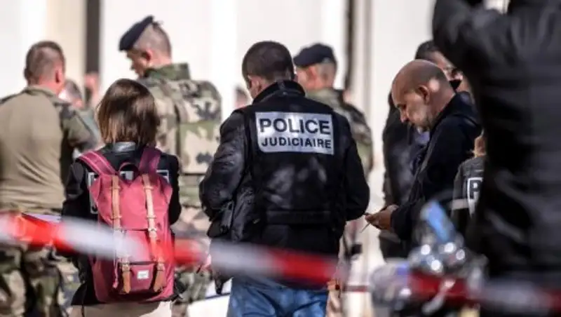 На вокзале Марселя вооруженный мужчина устроил резню, погибли два человека