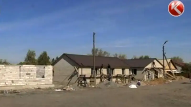 Жители подтопленных карагандинских поселков до сих пор живут в сараях